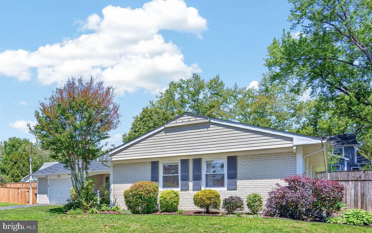 3905 Carvel Lane photo 4
