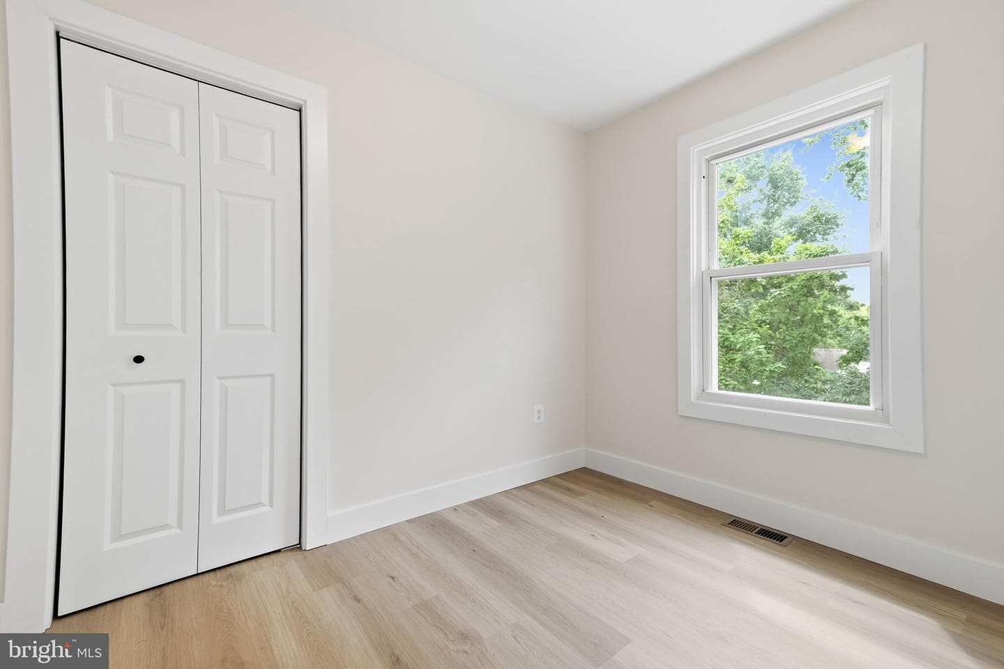 5919 Crown Street photo 15