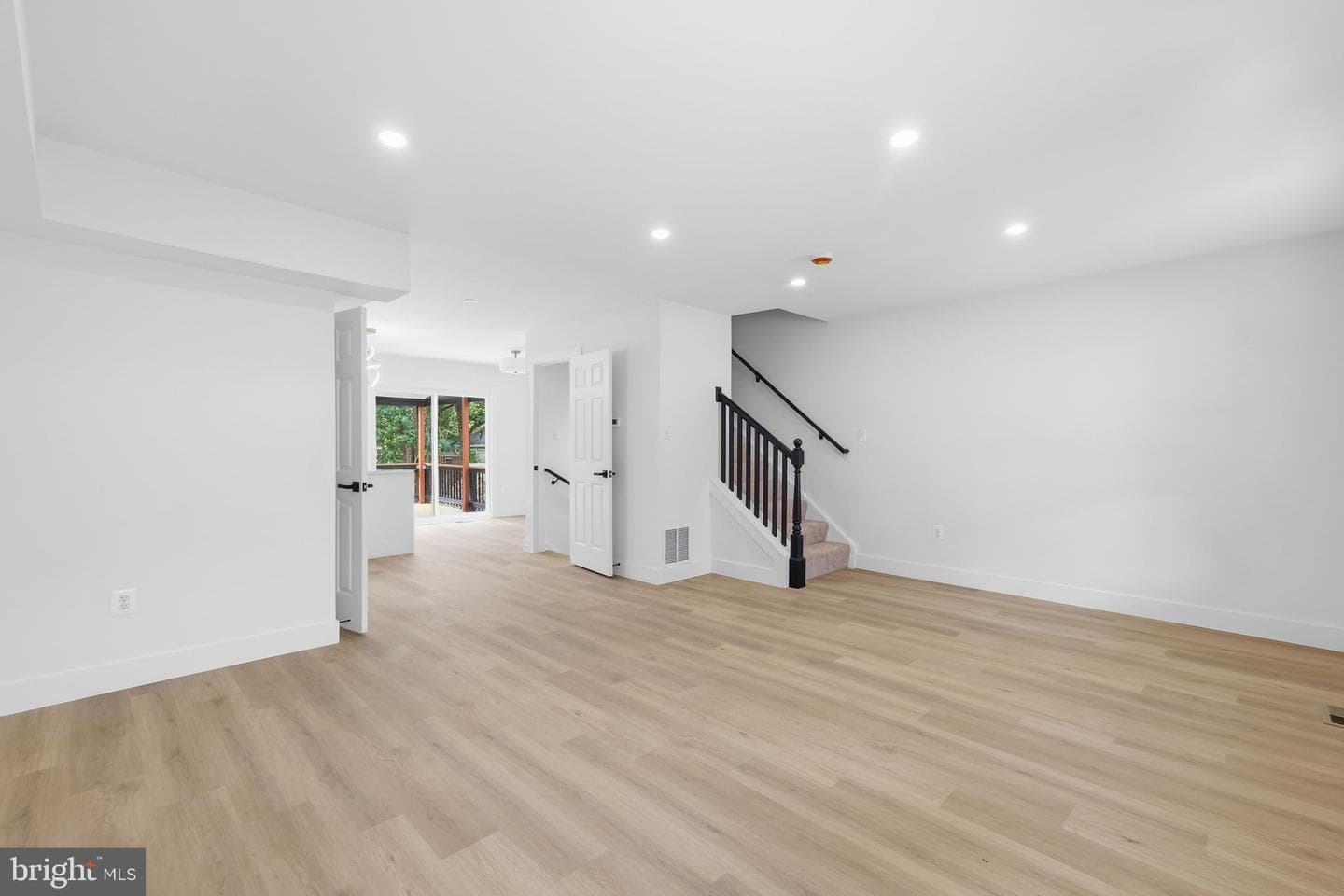 5919 Crown Street photo 5