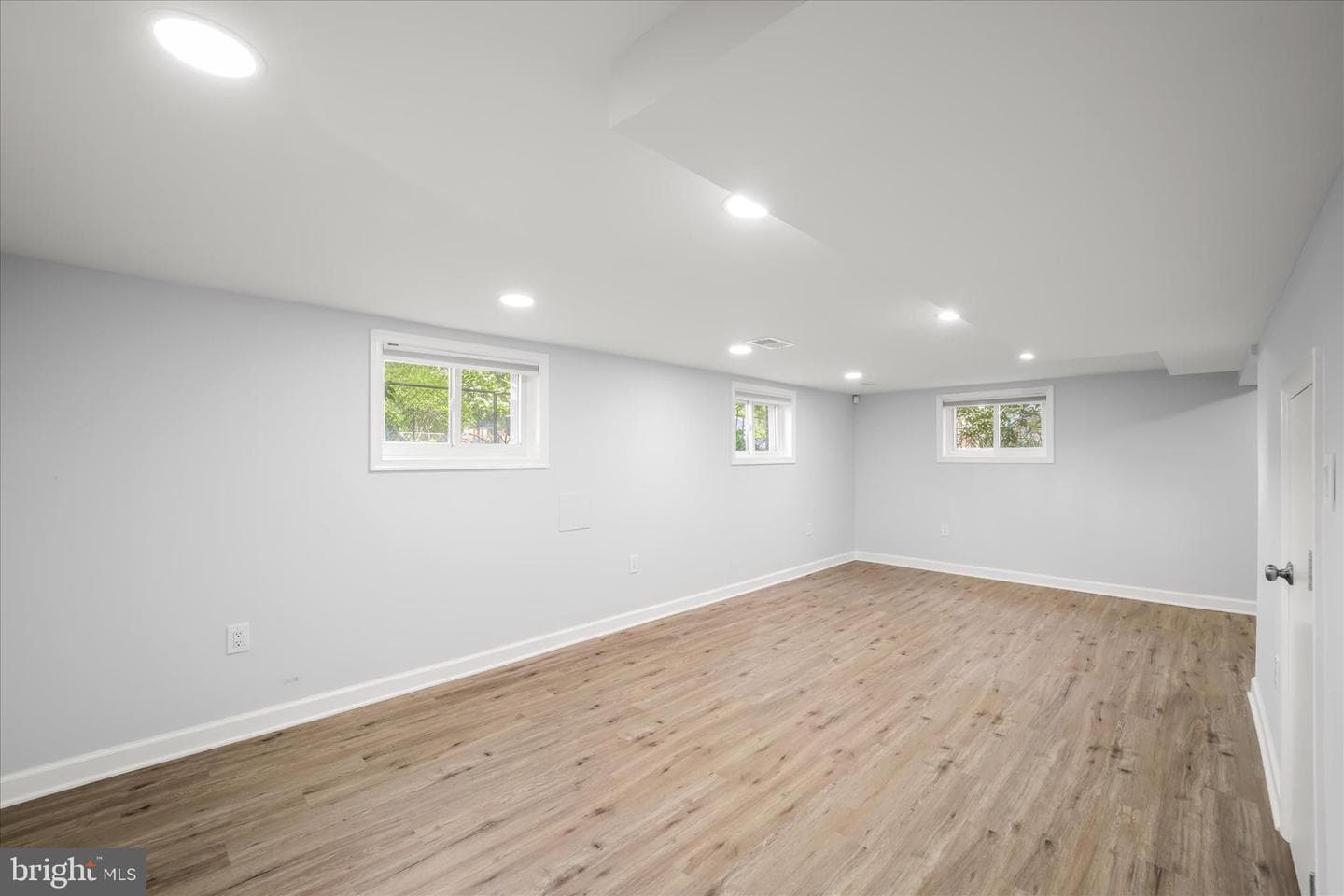 4911 Ravenswood Road photo 24