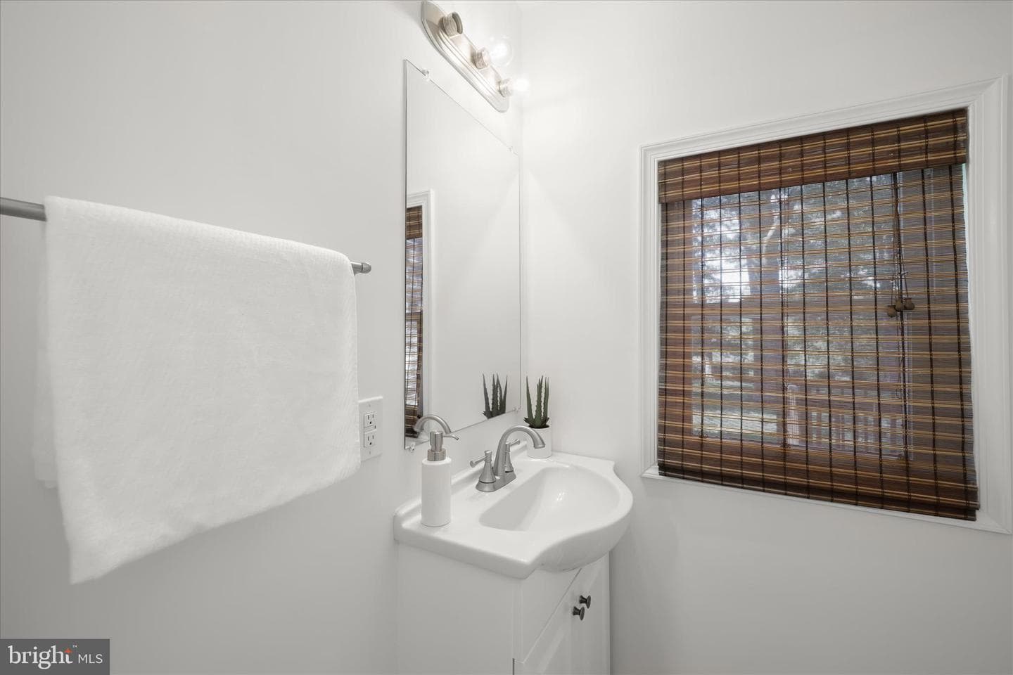 4911 Ravenswood Road photo 7