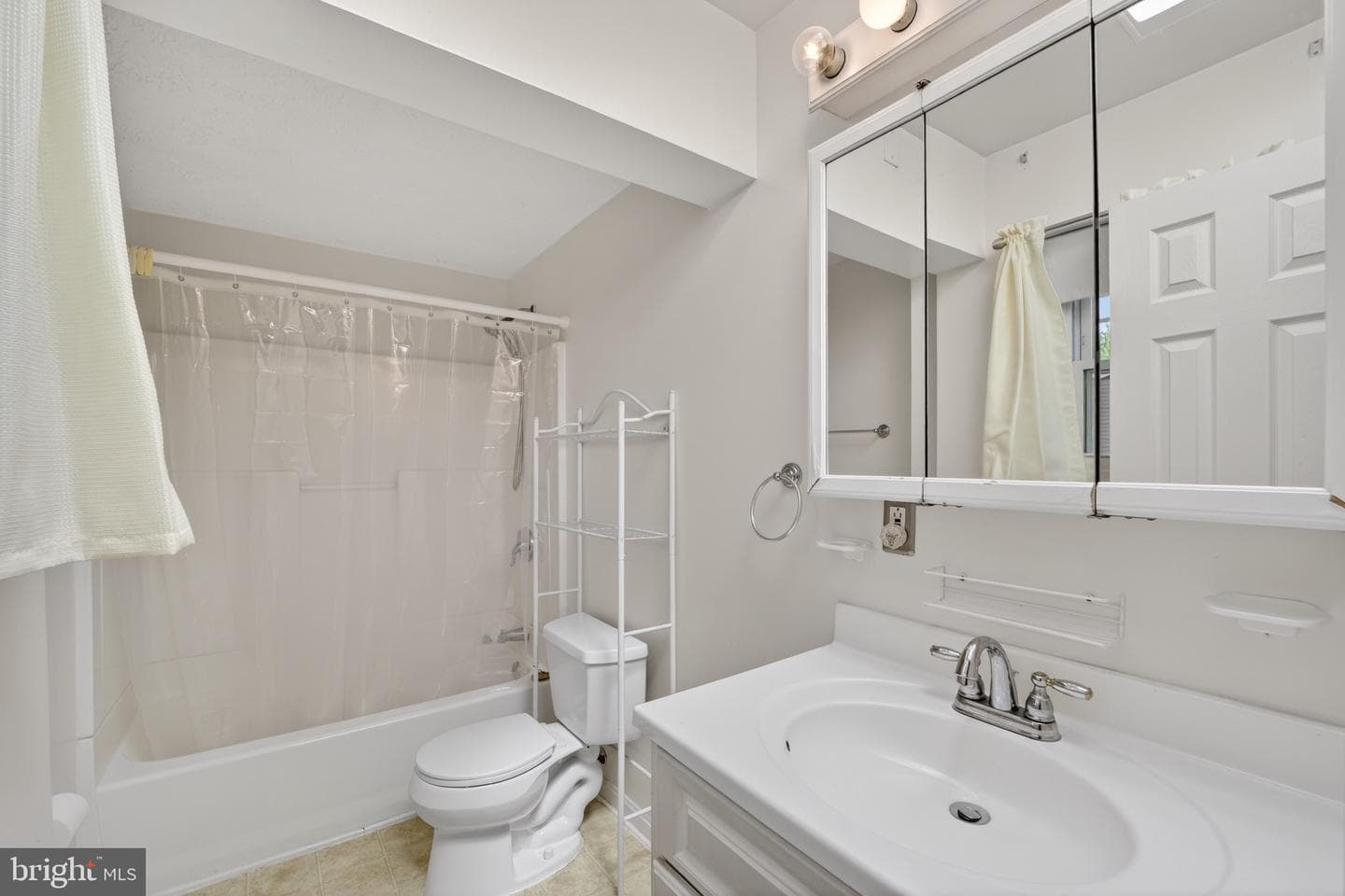 10702 Hollaway Drive photo 9
