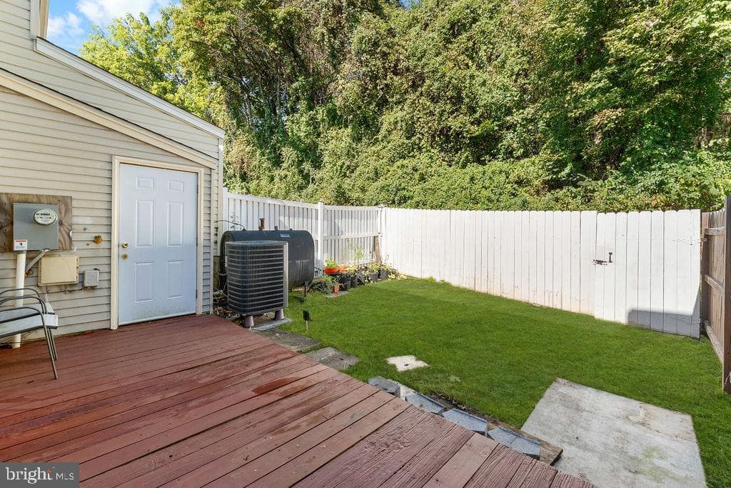 7714 Merrick Lane photo 27