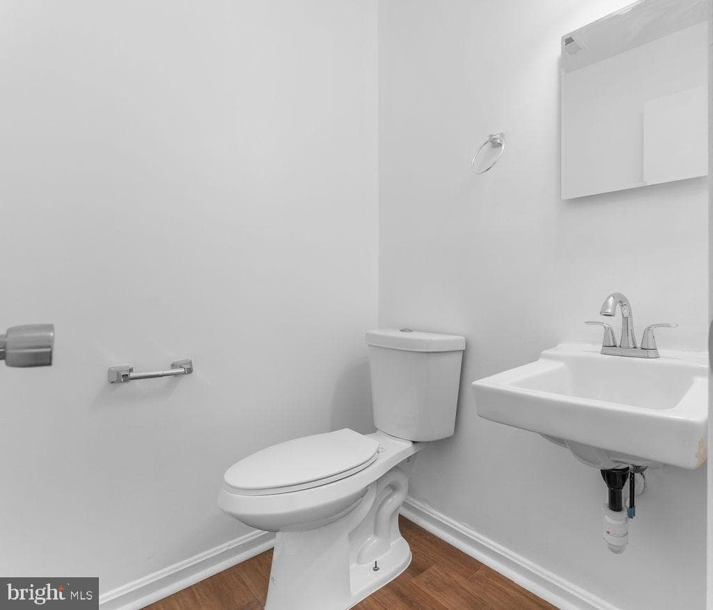 7714 Merrick Lane photo 5