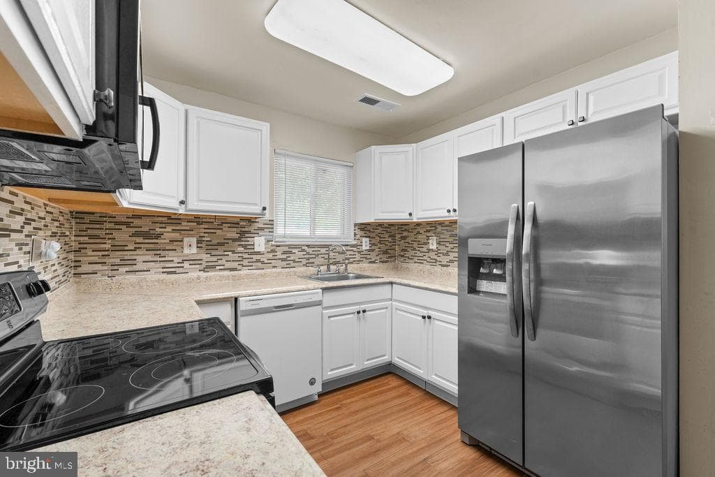 7714 Merrick Lane photo 9