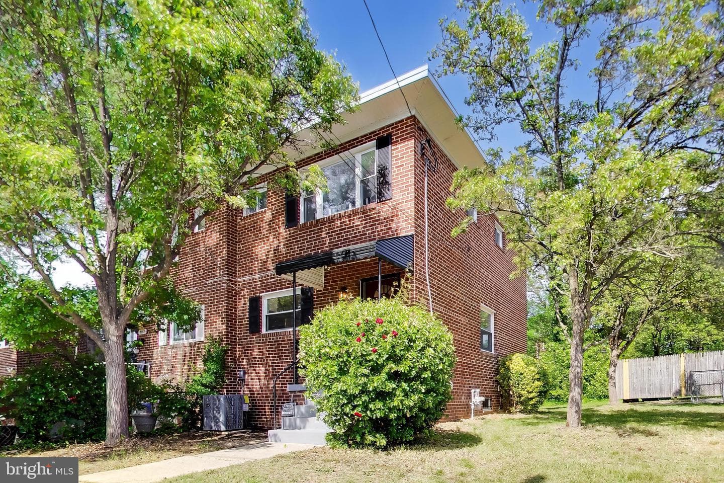 864 Neptune Avenue photo 2