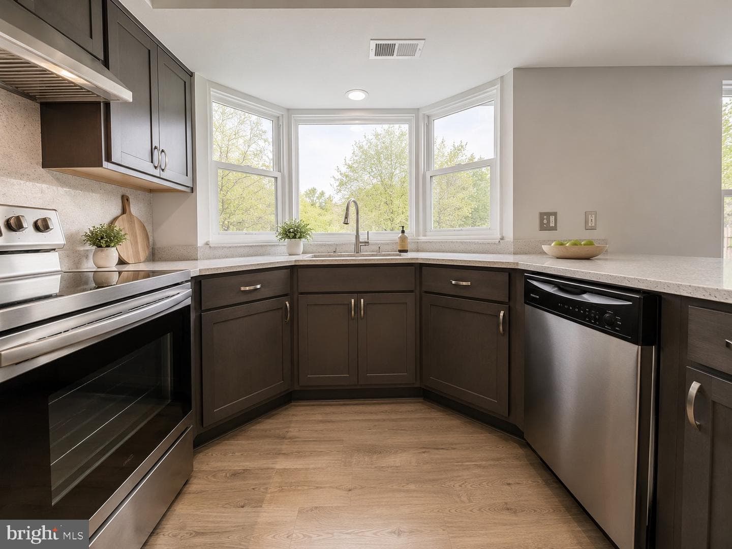 10603 Barnsdale Drive photo 4