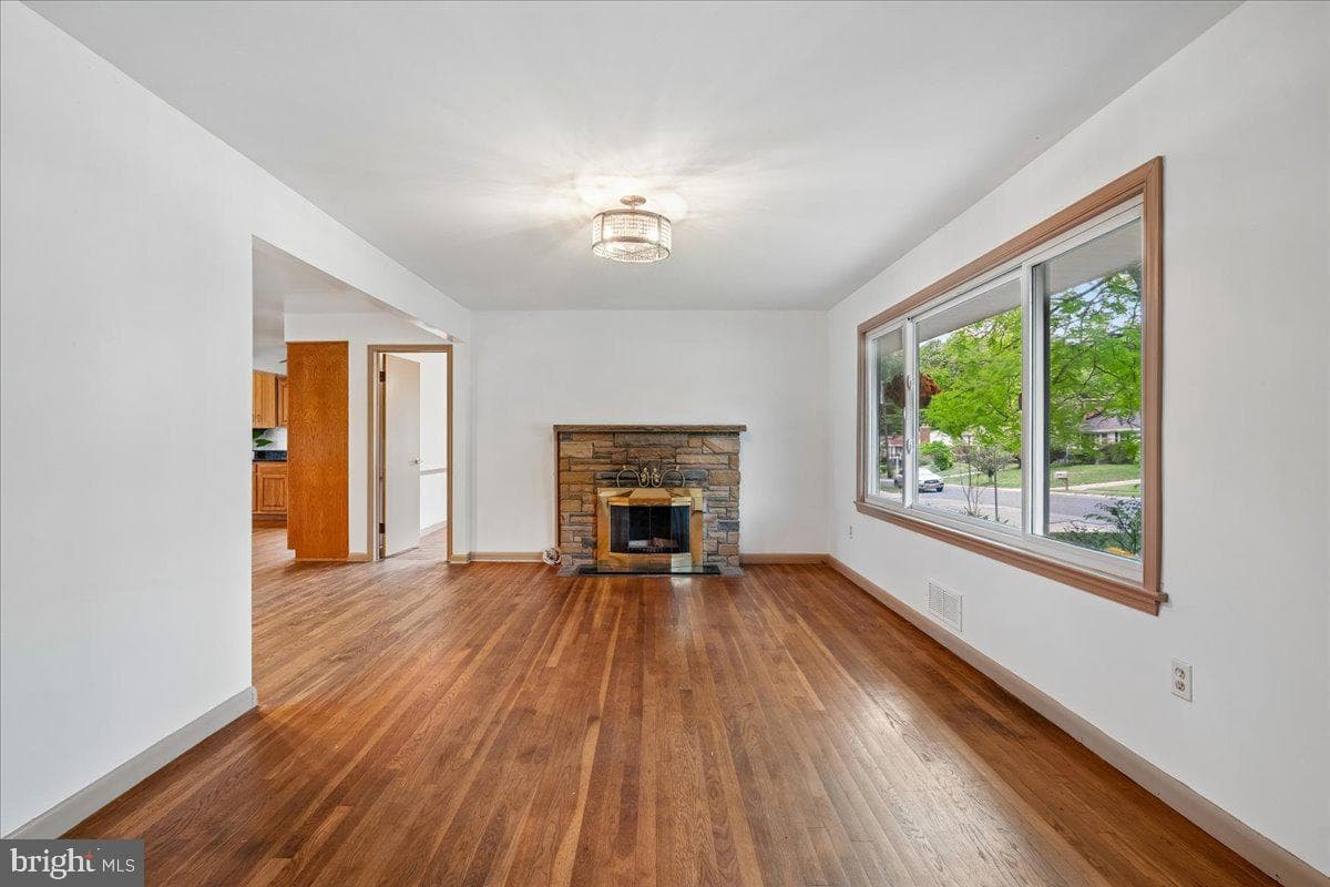 10909 Fleetwood Drive photo 3
