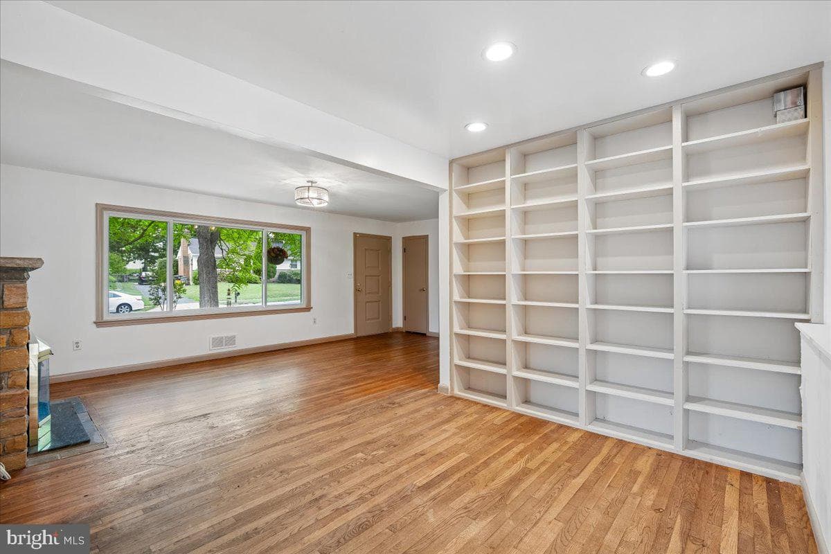 10909 Fleetwood Drive photo 4