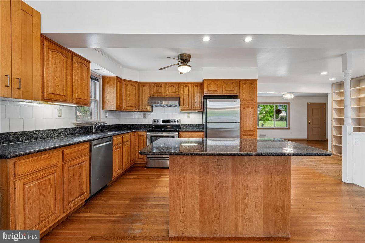 10909 Fleetwood Drive photo 5