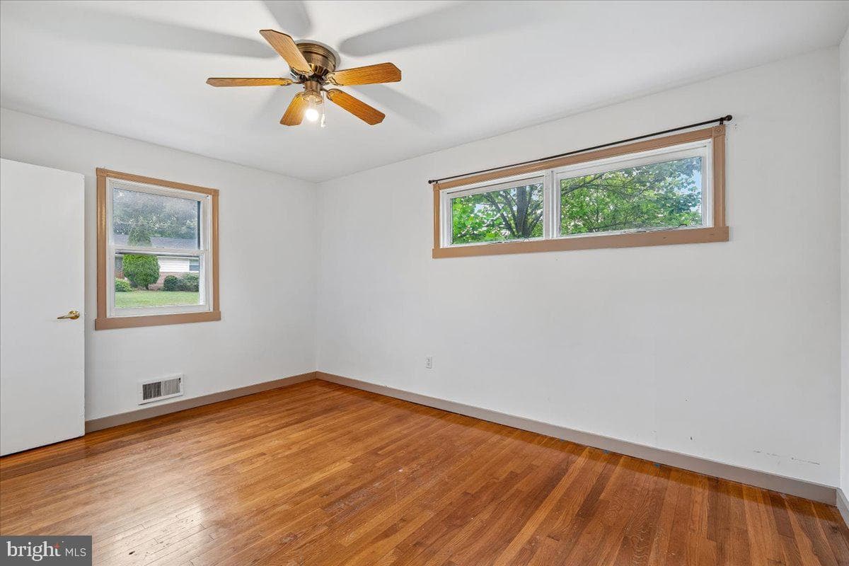 10909 Fleetwood Drive photo 8