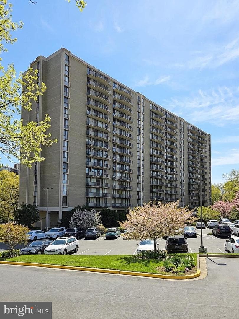 6100 Westchester Park Drive #516, College Park