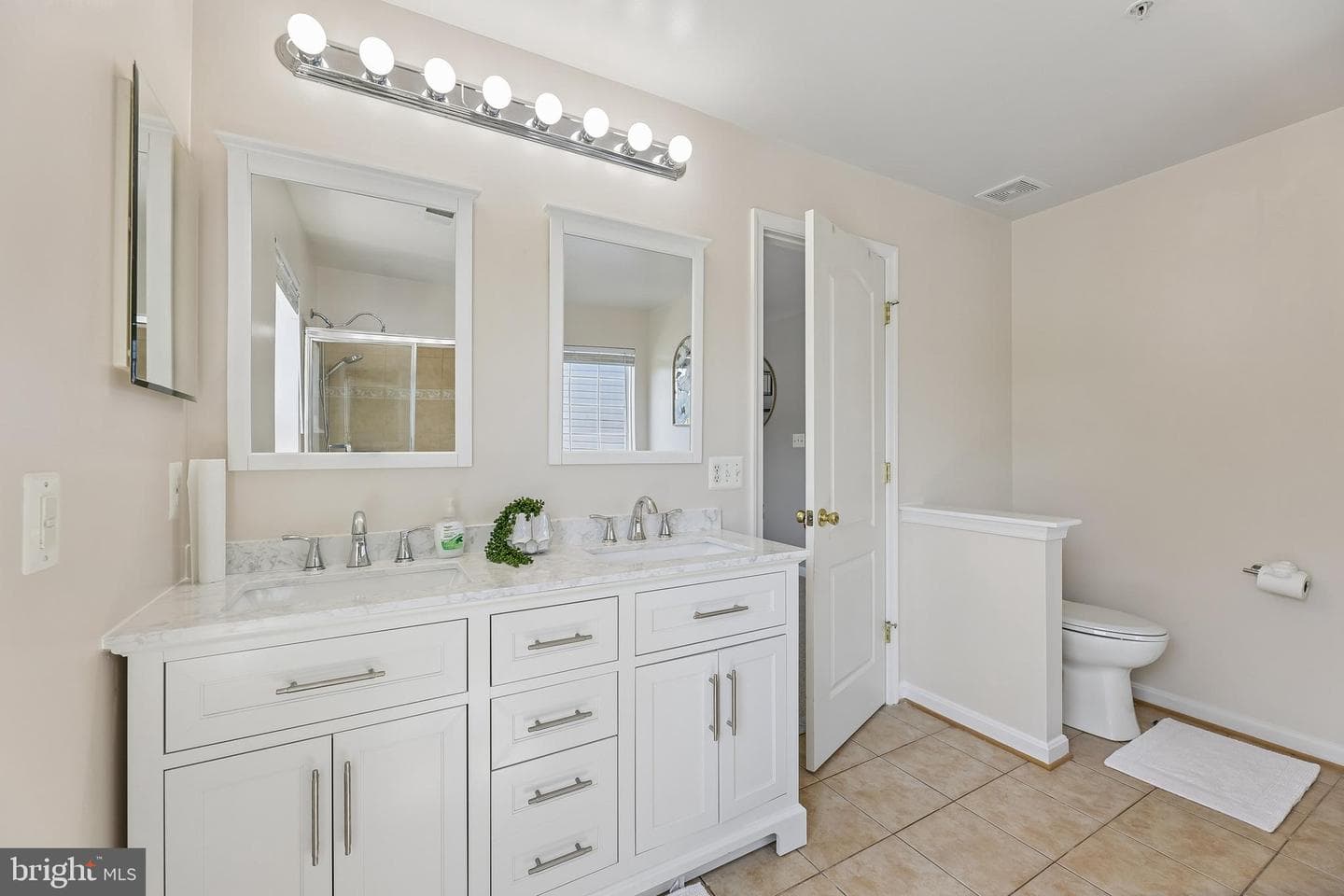 15628 Chadsey Lane photo 17