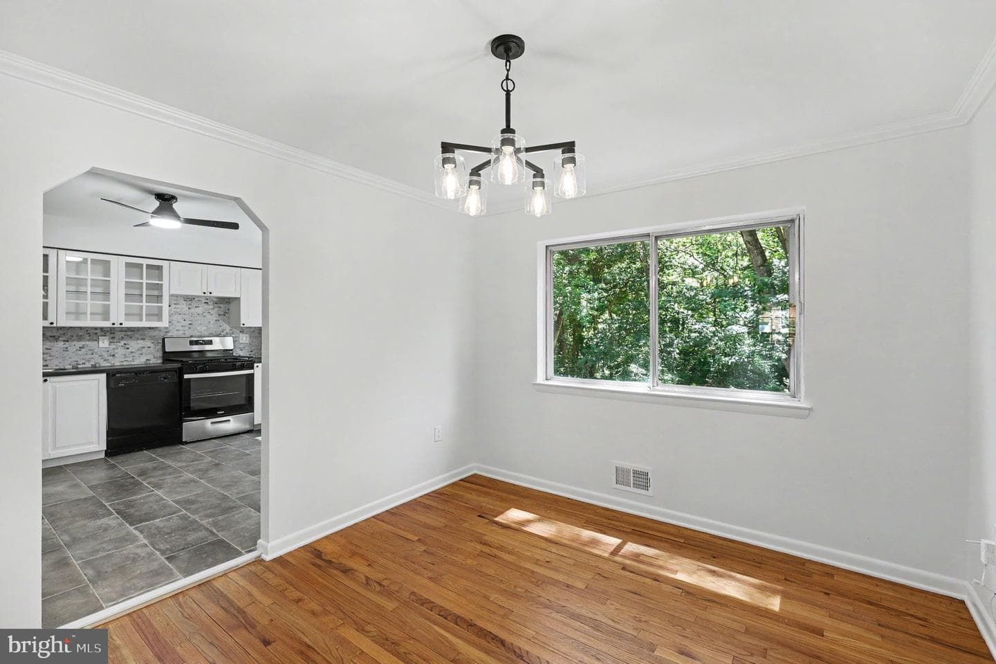 5014 Woodford Lane photo 8