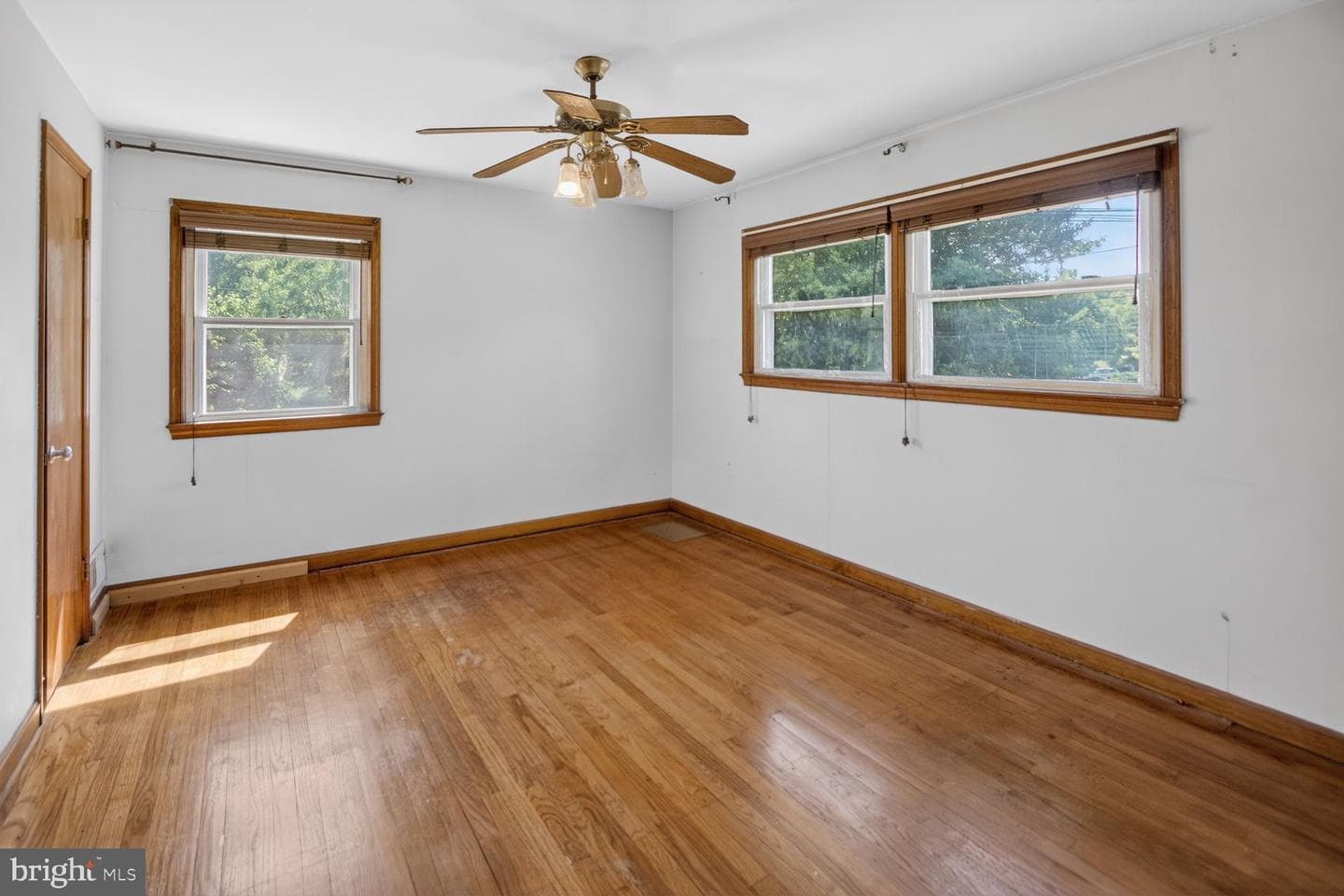 914 Linwood Street photo 12