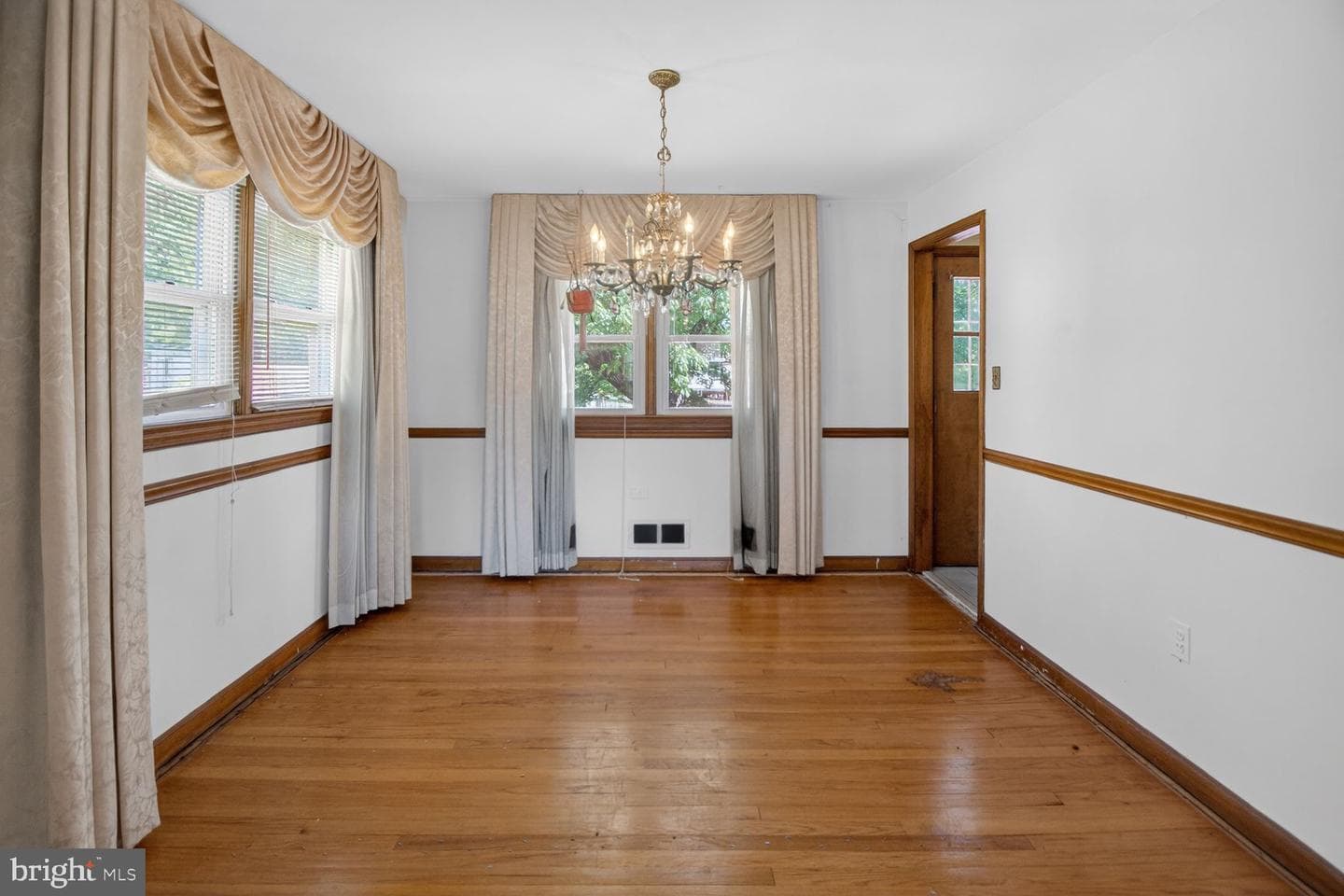 914 Linwood Street photo 4