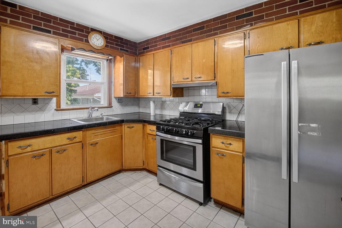 914 Linwood Street photo 5