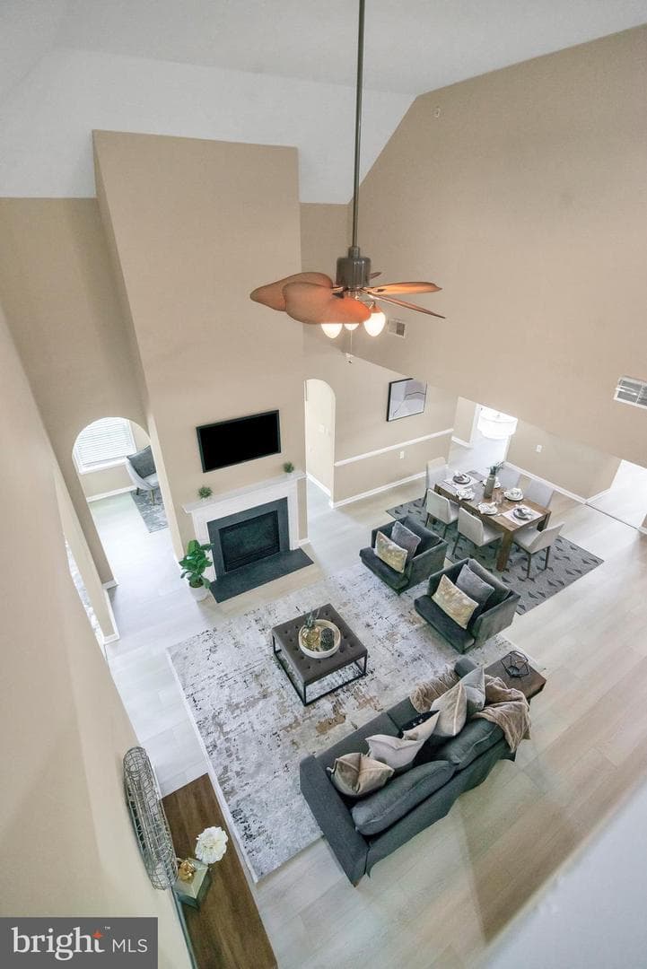 302 Fidgeway Lane photo 2