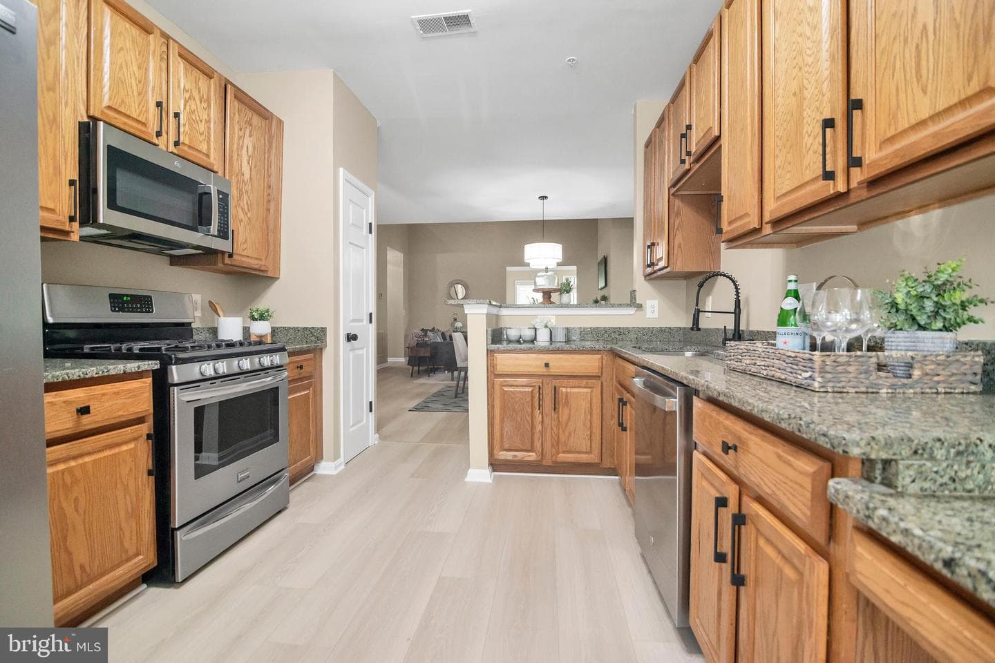 302 Fidgeway Lane photo 3