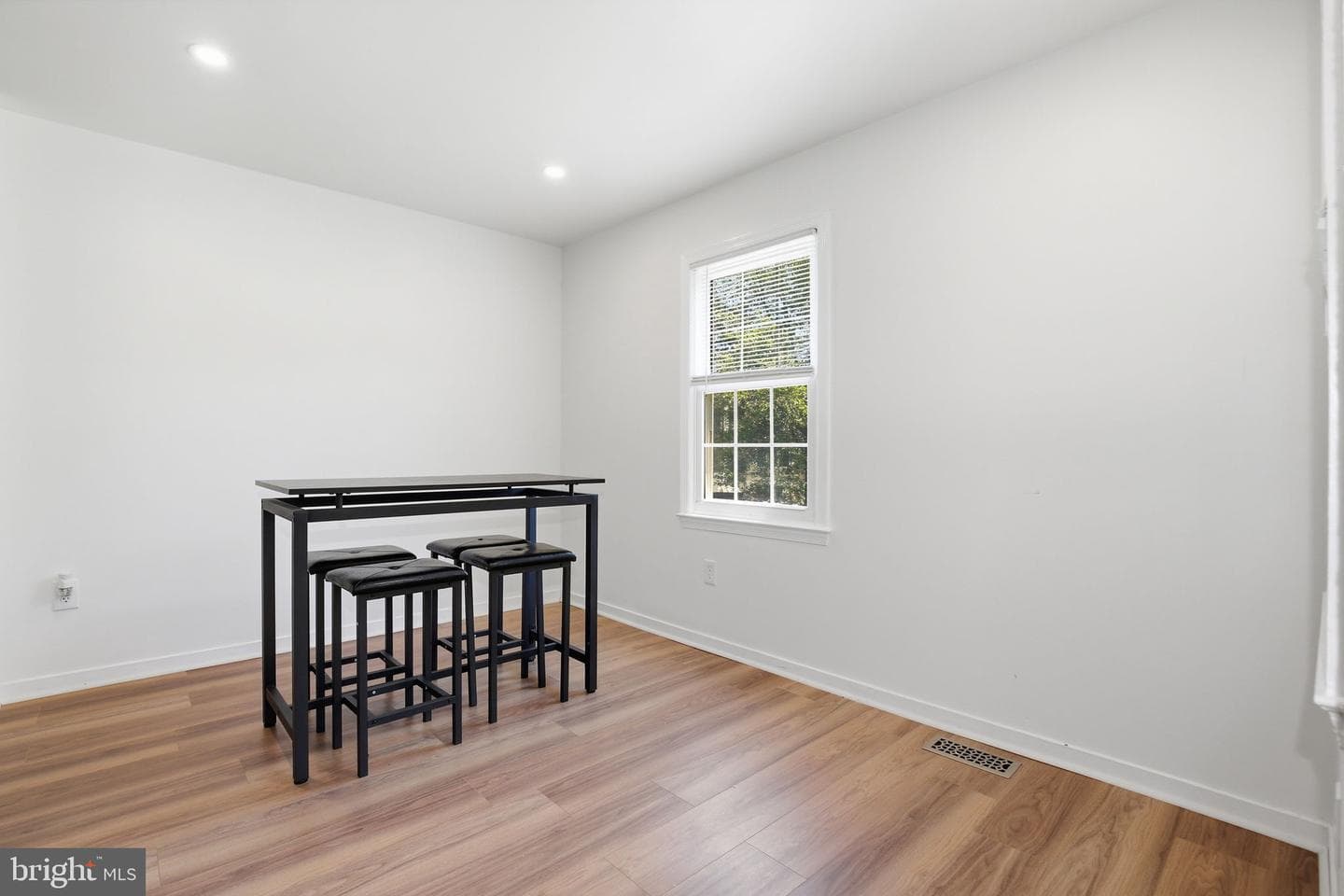 201 Castleton Place photo 4