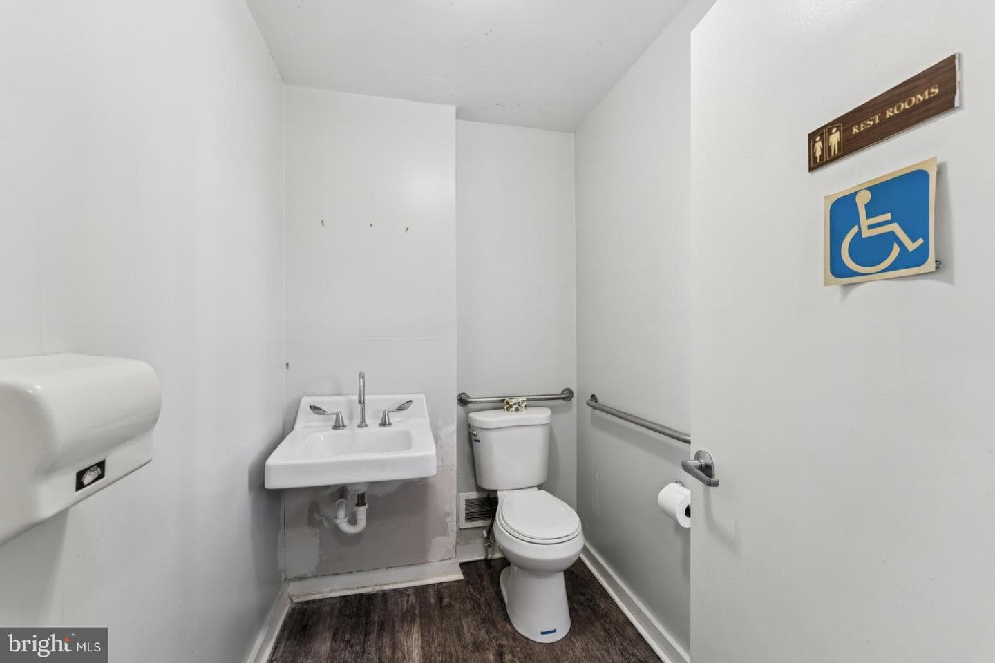 1004 White Oak Drive photo 24