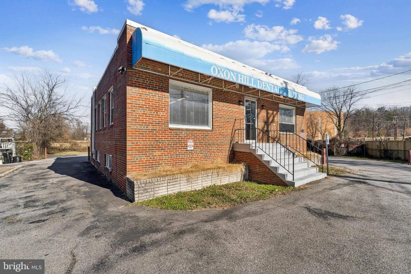 1004 White Oak Drive photo 4