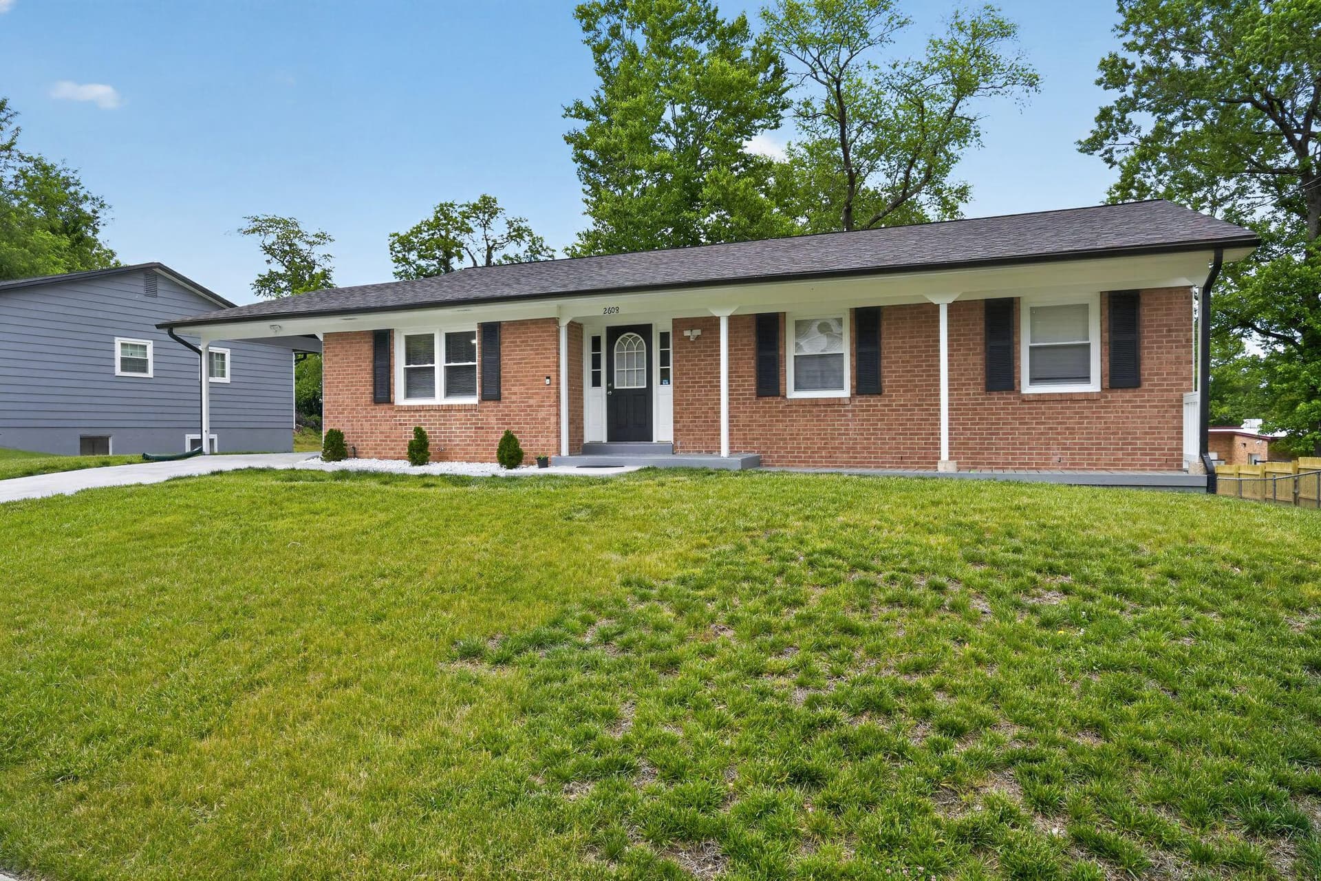2608 Kingsway Road photo 3