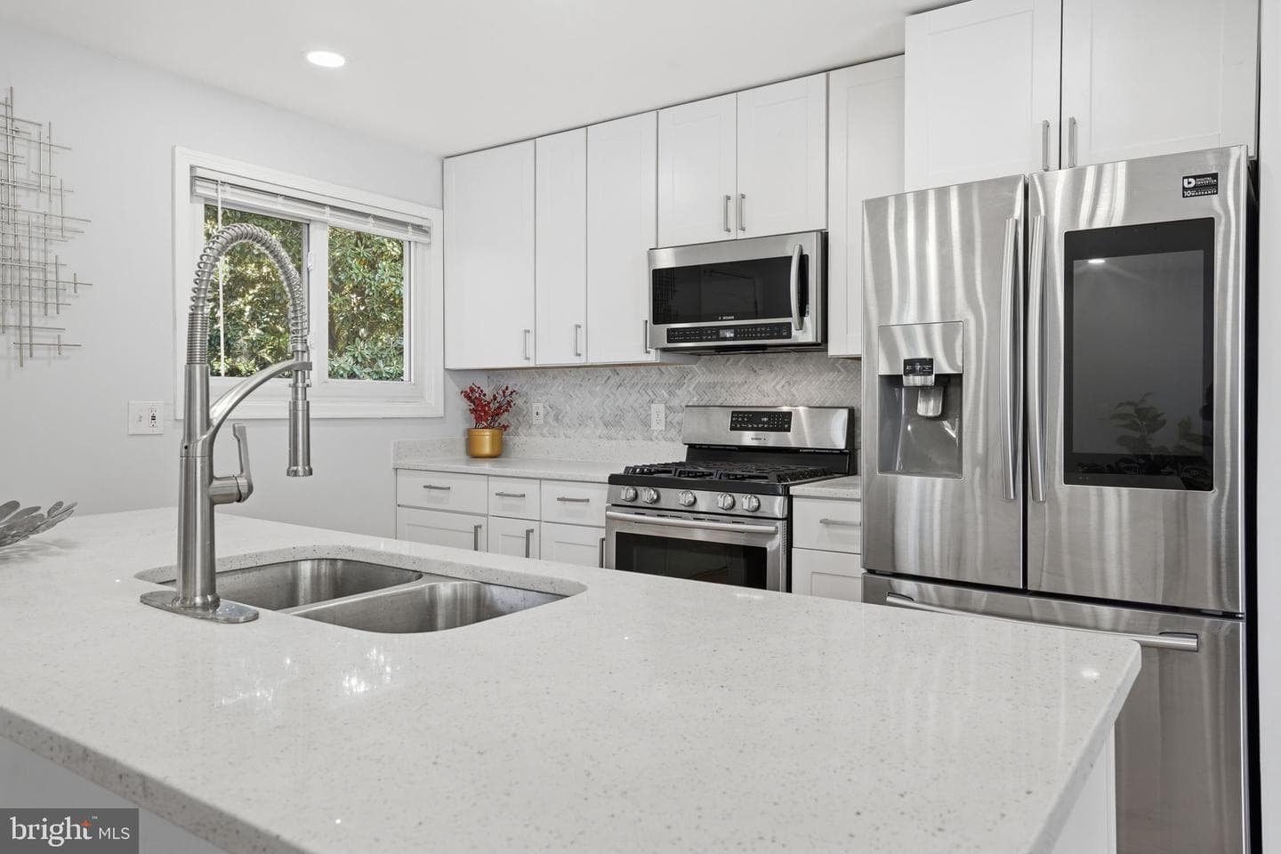 1809 Jarvis Avenue photo 12