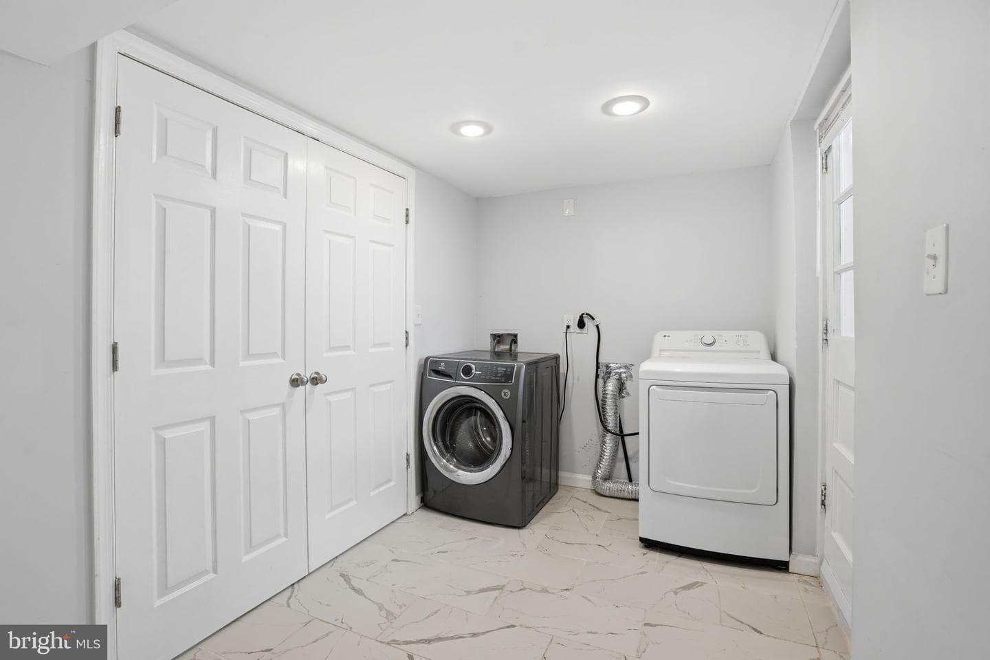 1809 Jarvis Avenue photo 25