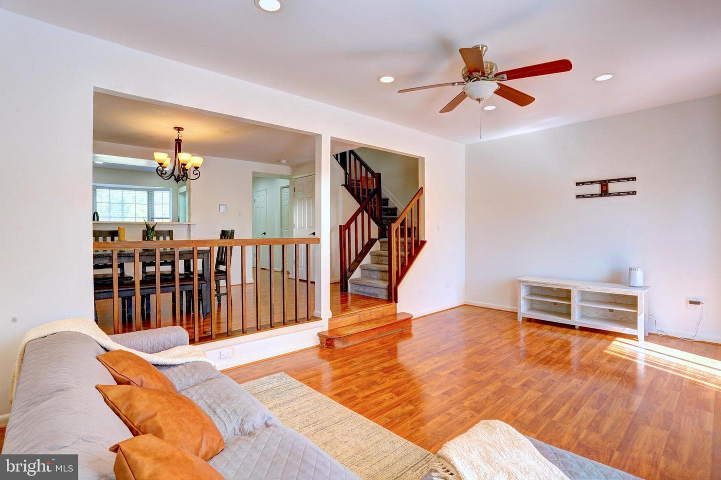 8239 Londonderry Court photo 6