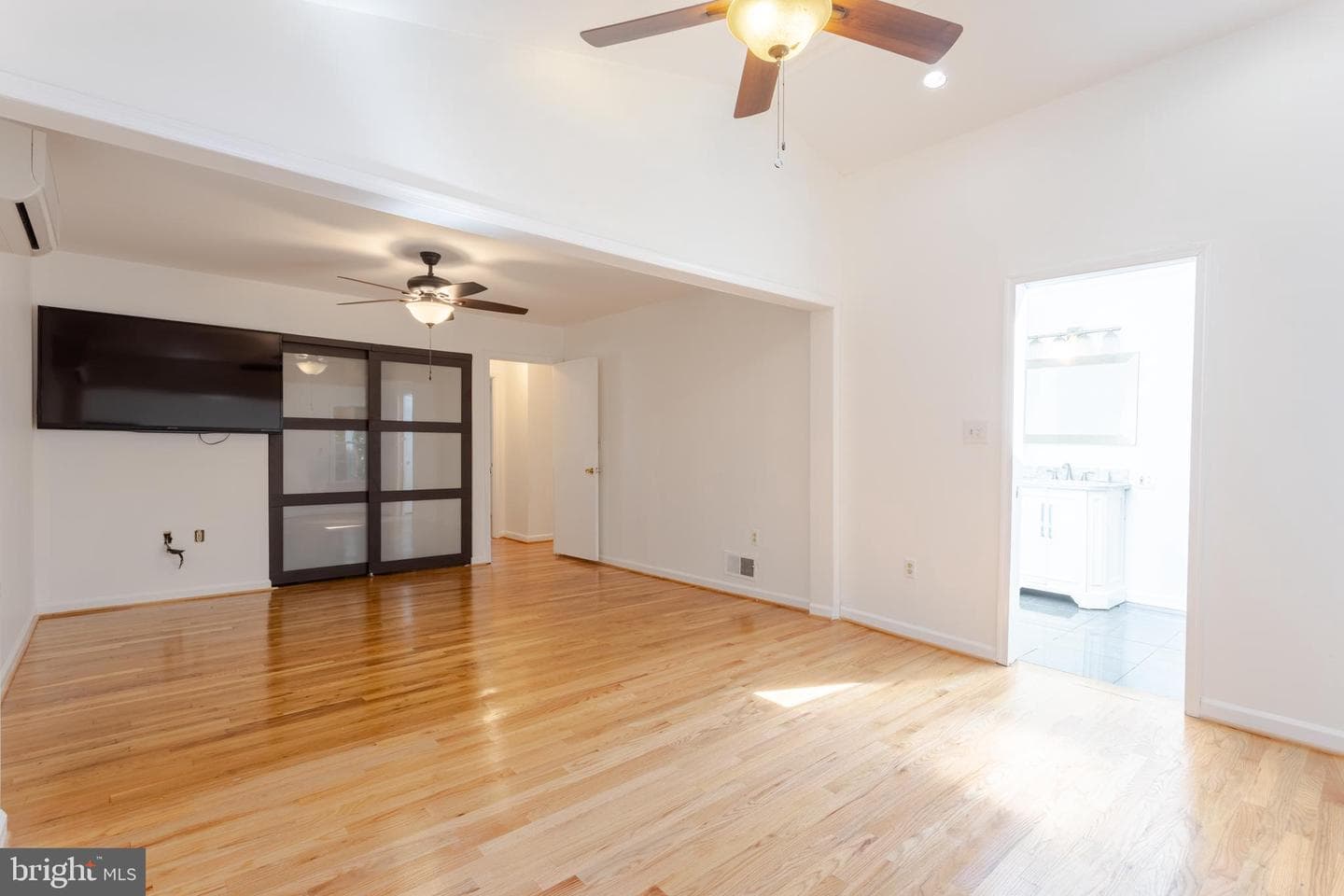 6613 Calmos Street photo 11