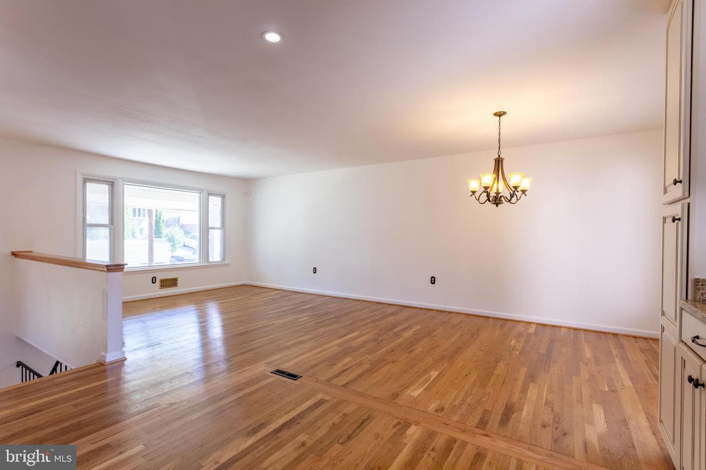 6613 Calmos Street photo 5