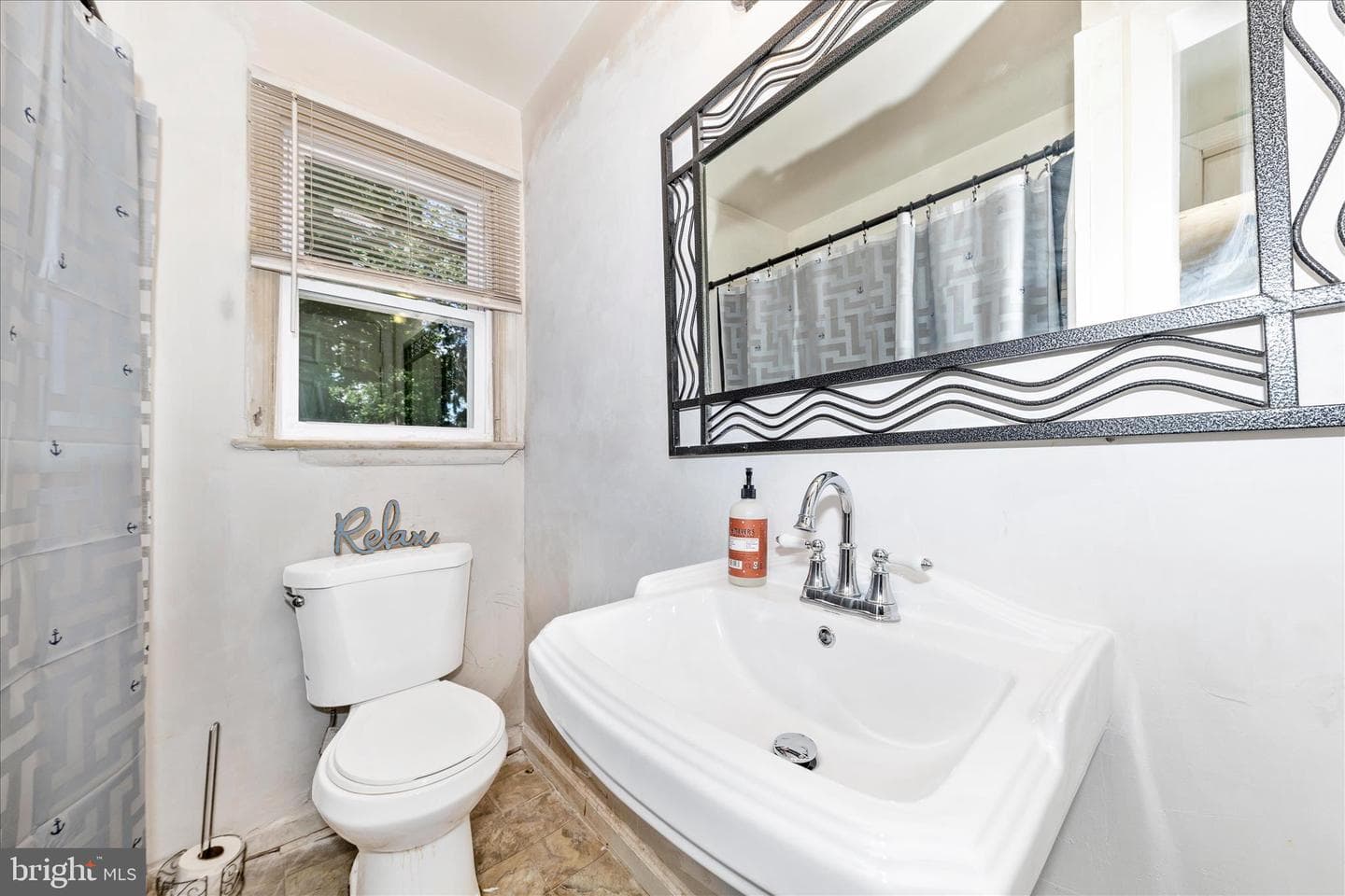 6008 Seat Pleasant Drive photo 16