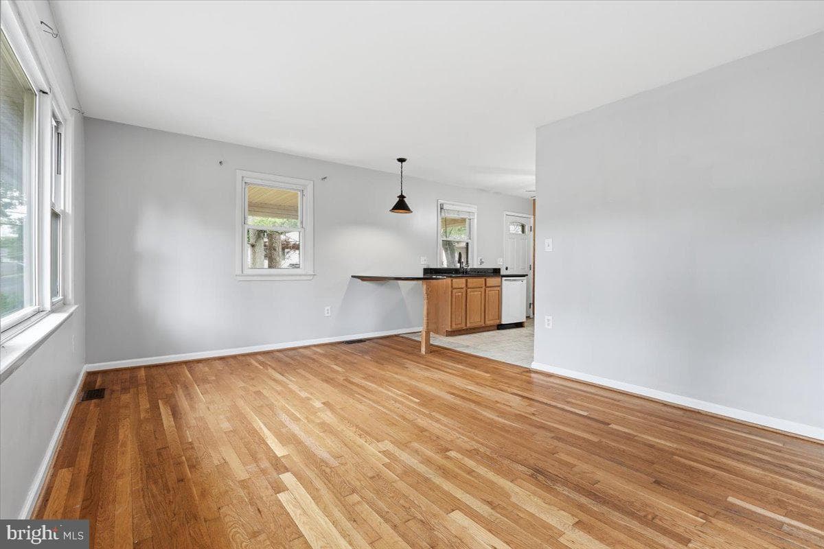 11410 Caroline Avenue photo 5