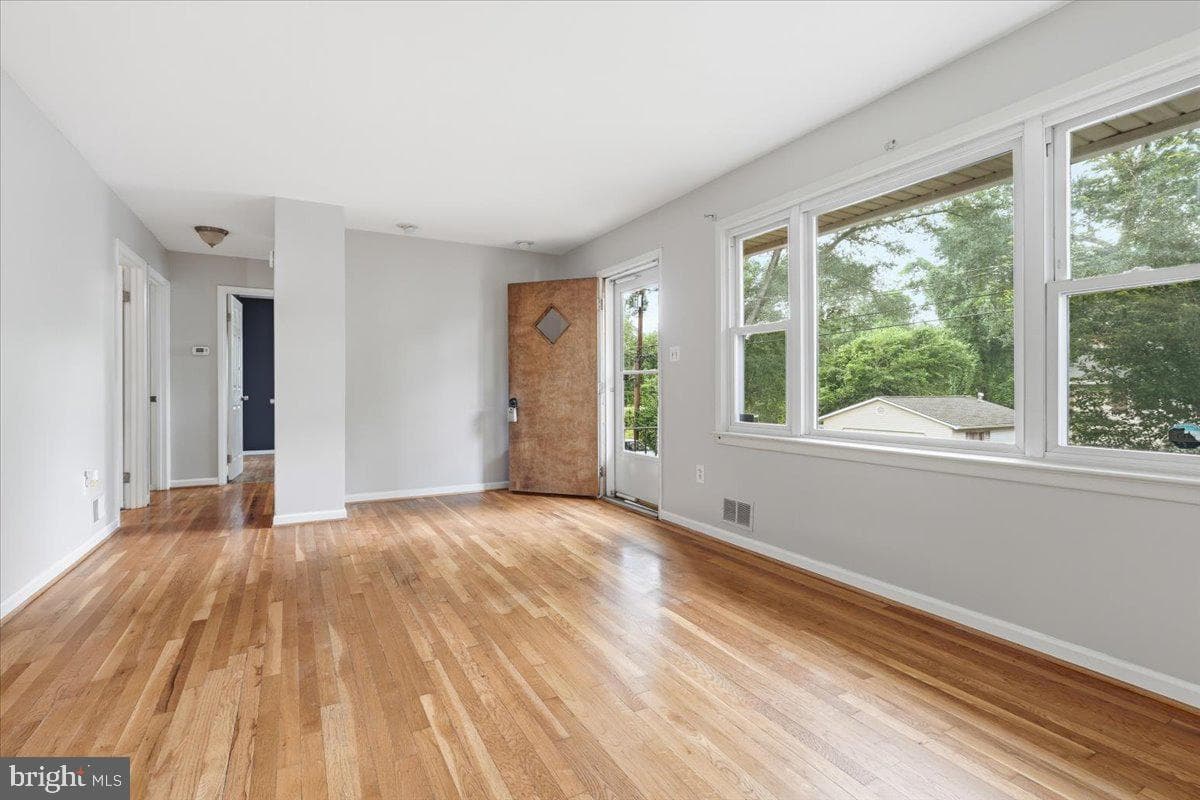 11410 Caroline Avenue photo 7