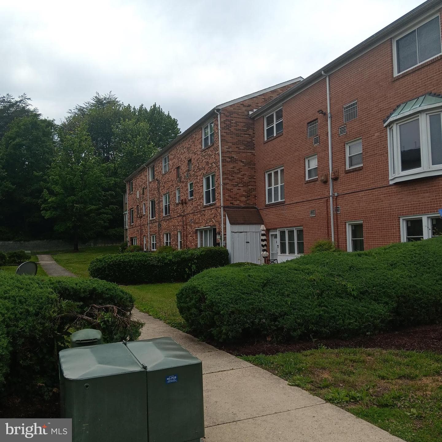 1825 Addison Road S photo 3