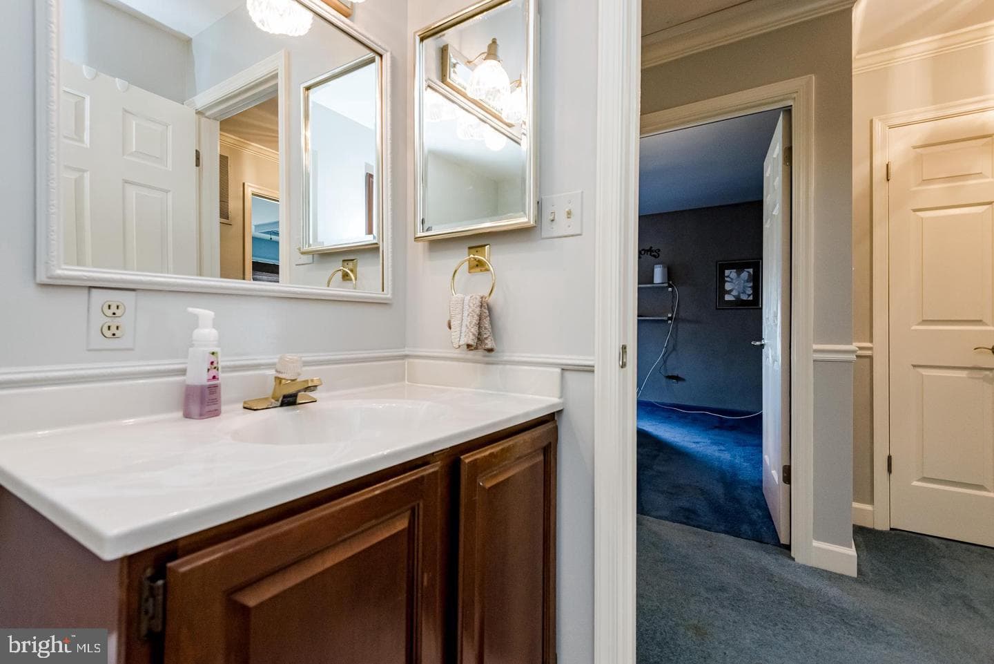 2300 Bermondsey Drive photo 53