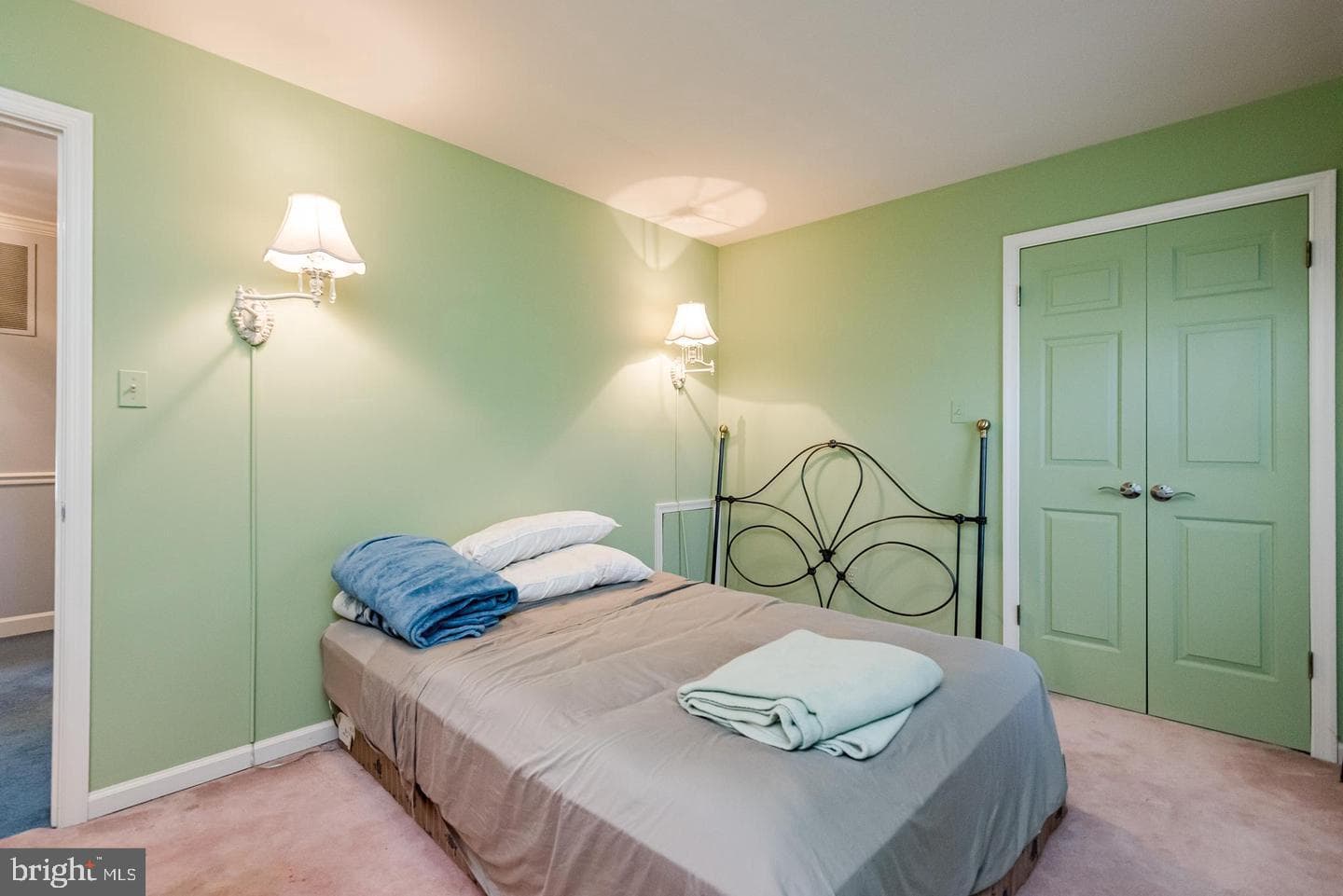 2300 Bermondsey Drive photo 56