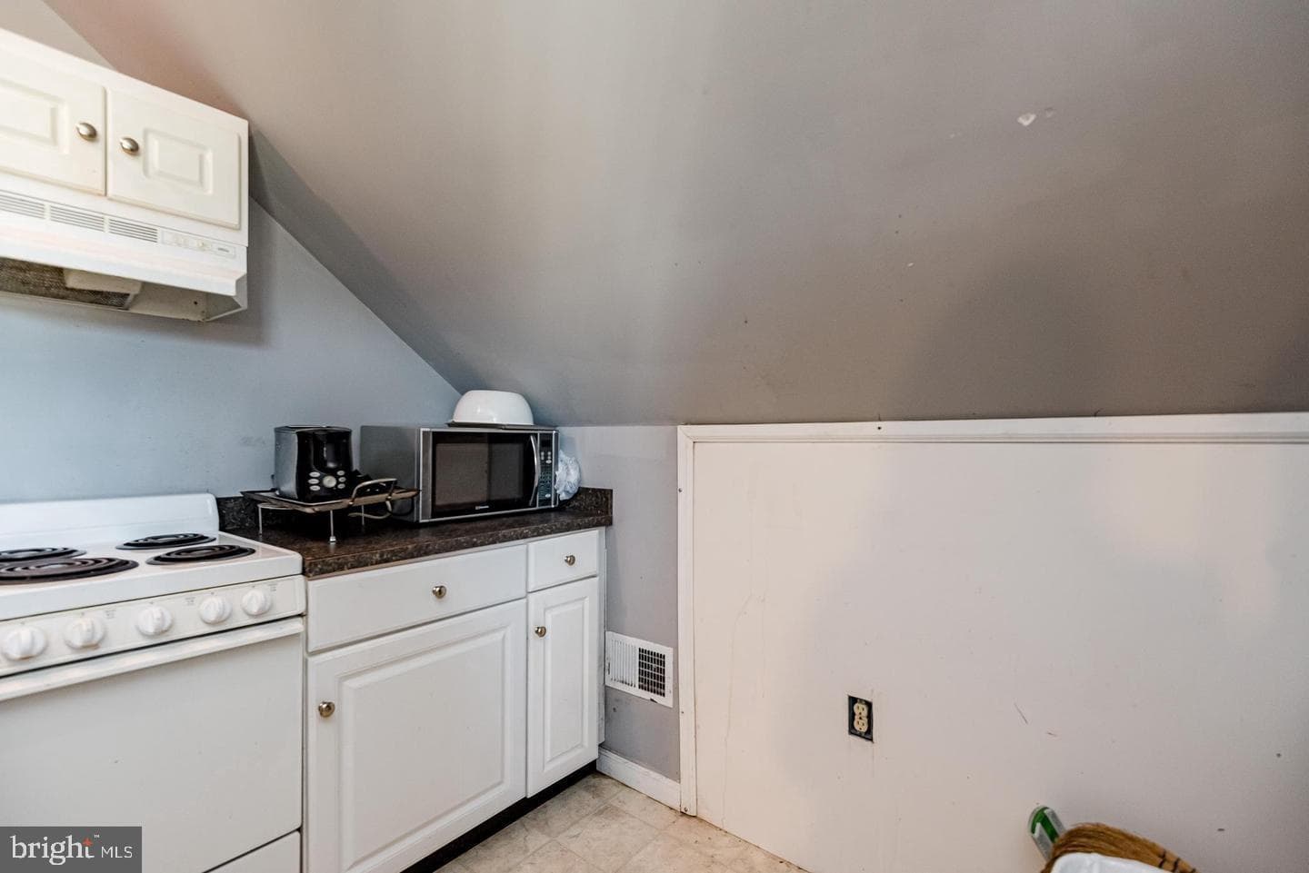 2300 Bermondsey Drive photo 80