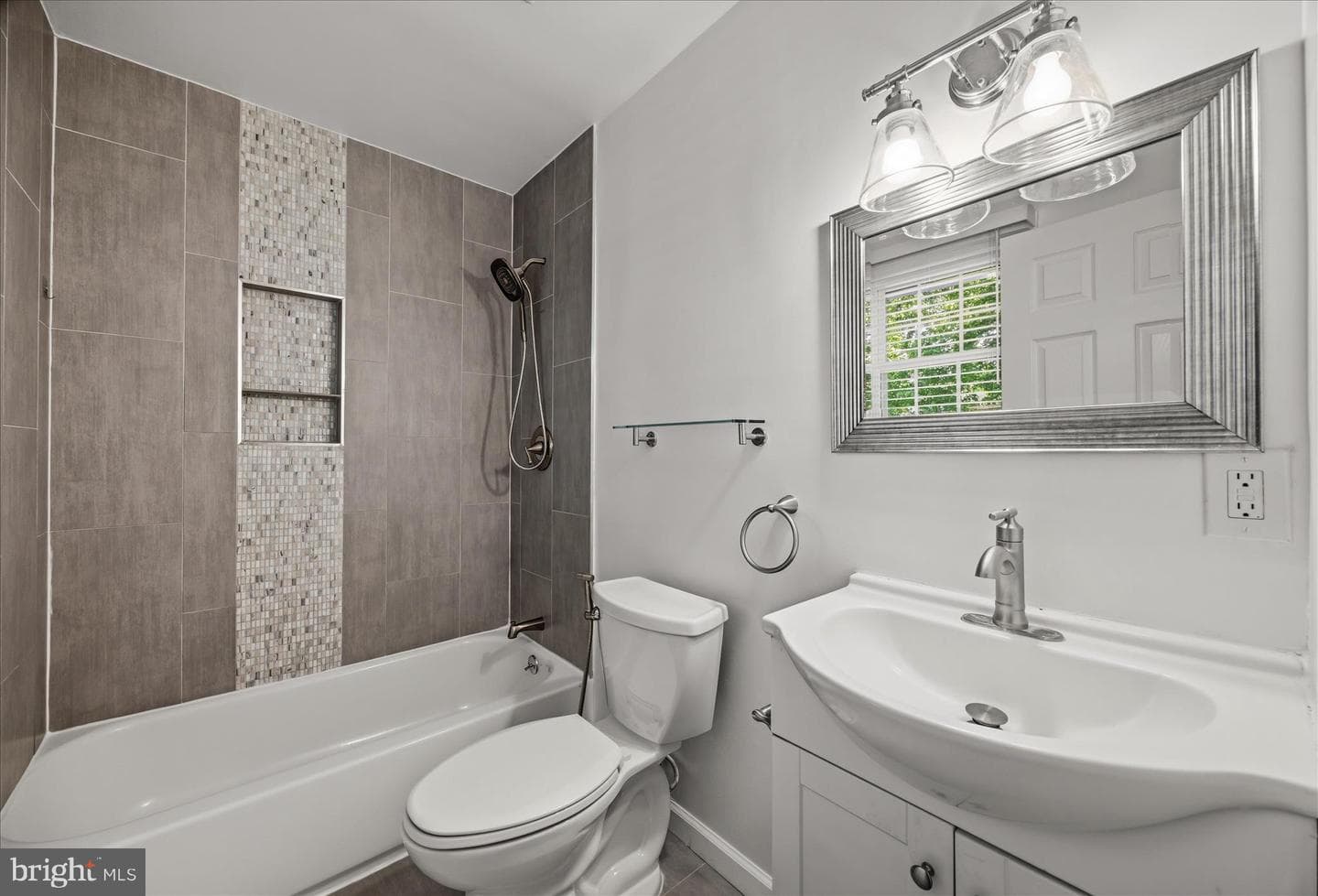 5807 Parkway Drive photo 16