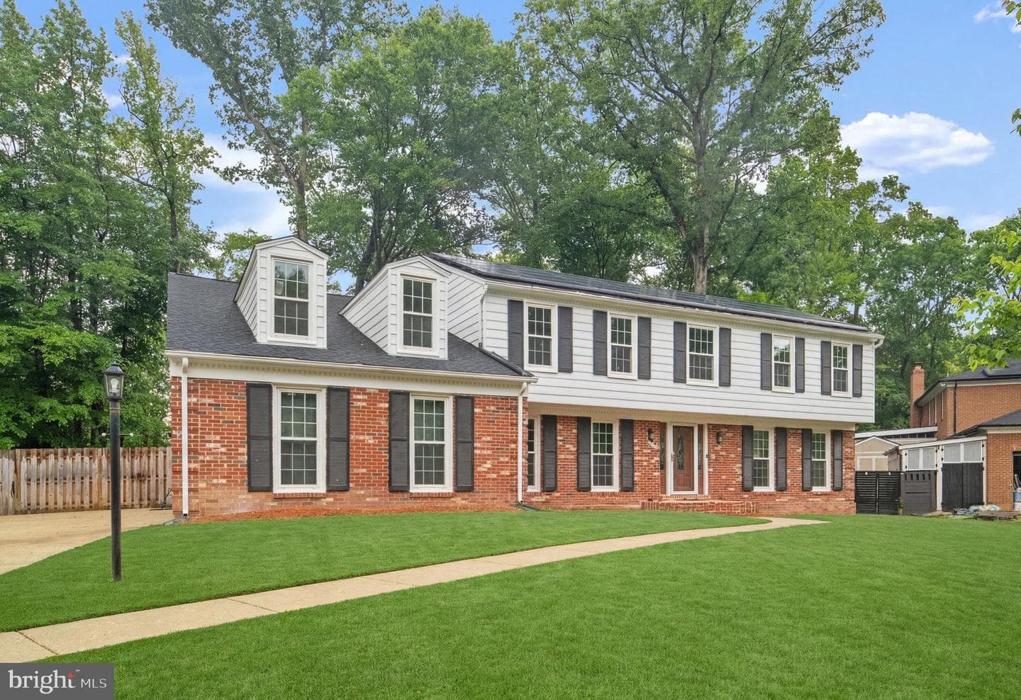 766 Gleneagles Drive photo 2