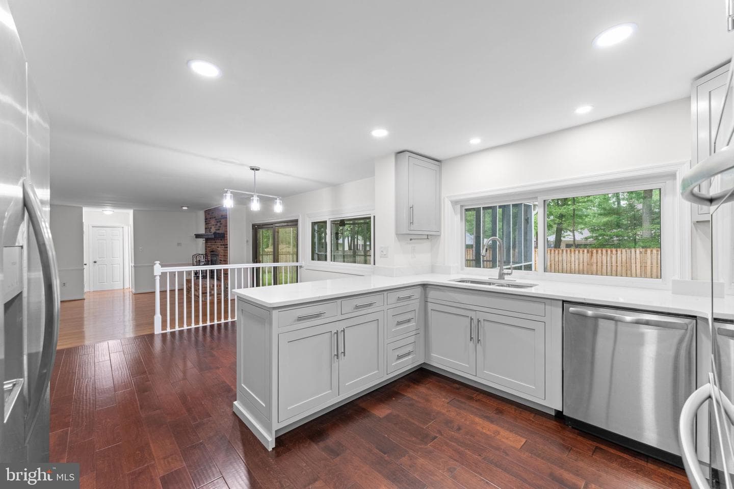 766 Gleneagles Drive photo 25