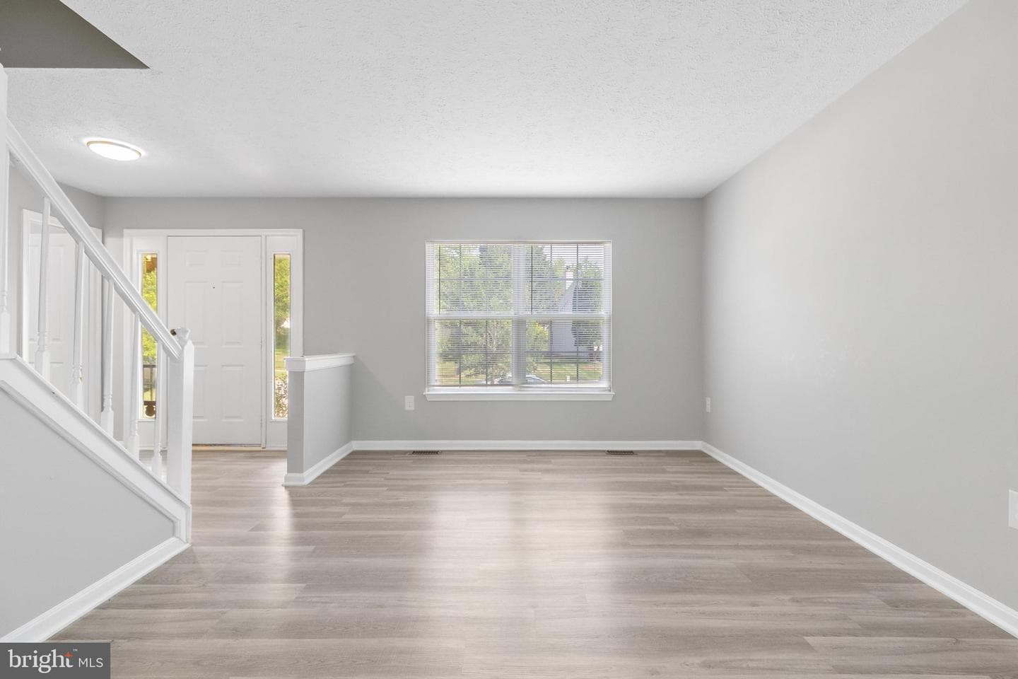 1203 Kingsbury Dr photo 6
