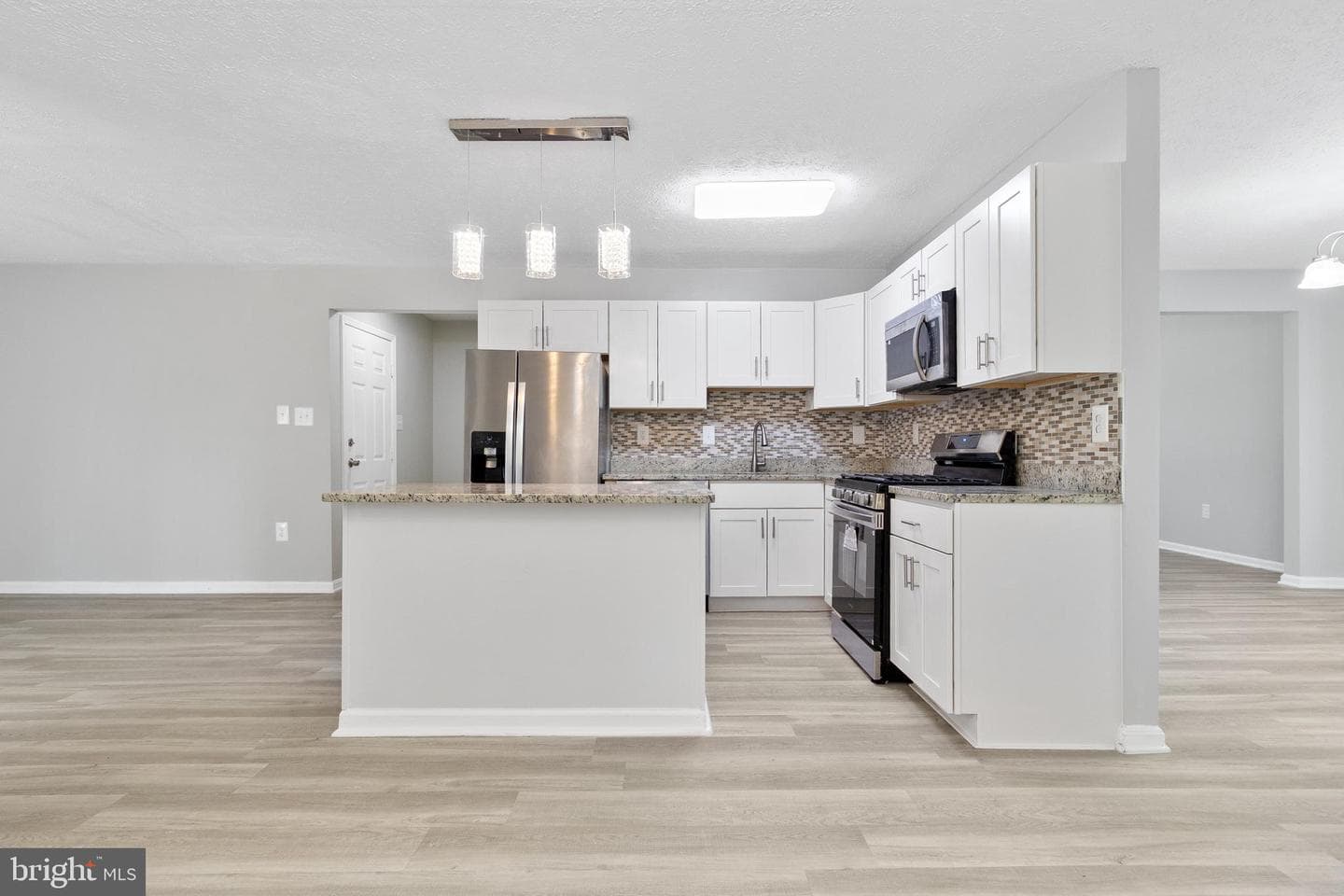 1203 Kingsbury Dr photo 9