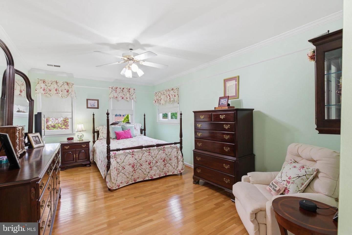 10901 Atwell Avenue photo 12
