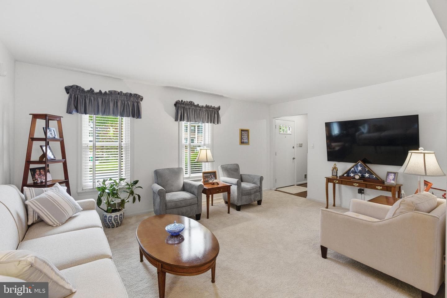10901 Atwell Avenue photo 27