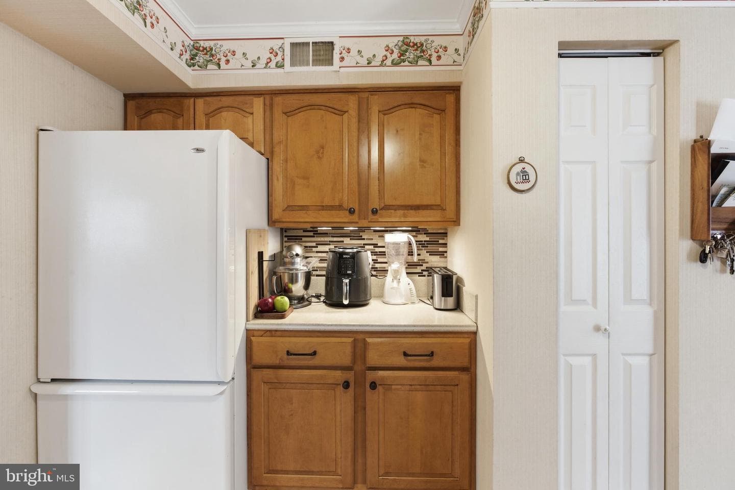 10901 Atwell Avenue photo 31