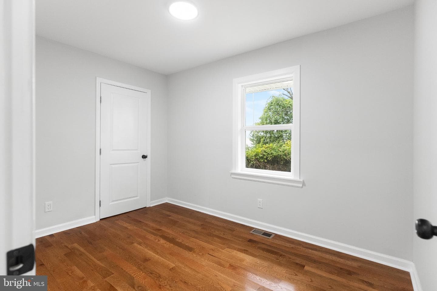 1528 Hunt Avenue photo 14