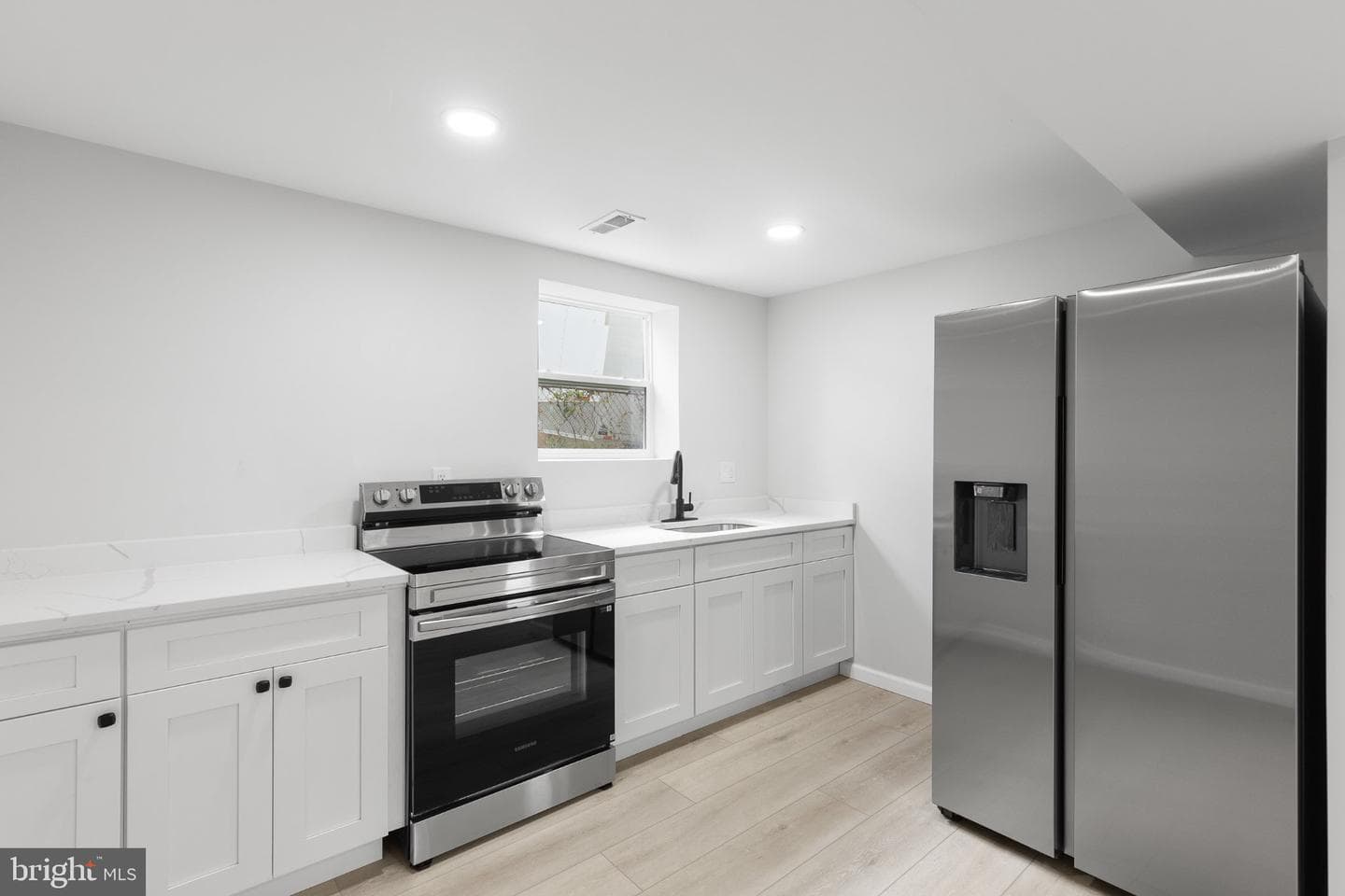 1528 Hunt Avenue photo 18