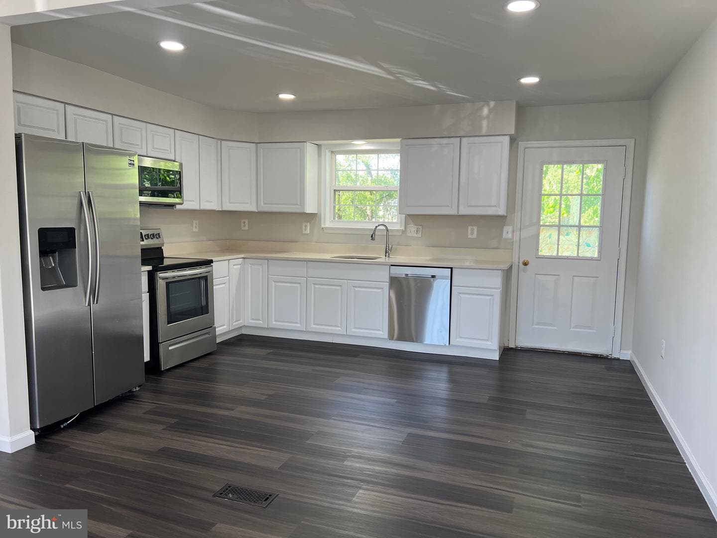 6604 Suitland Road photo 16